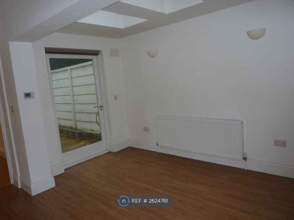 Property photo 2 of 6 Lounge