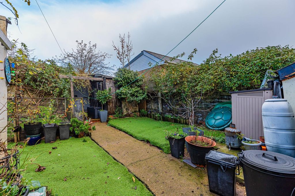 Additional image 11 of 6 bed end terrace house for saleClive Place, Penarth CF64