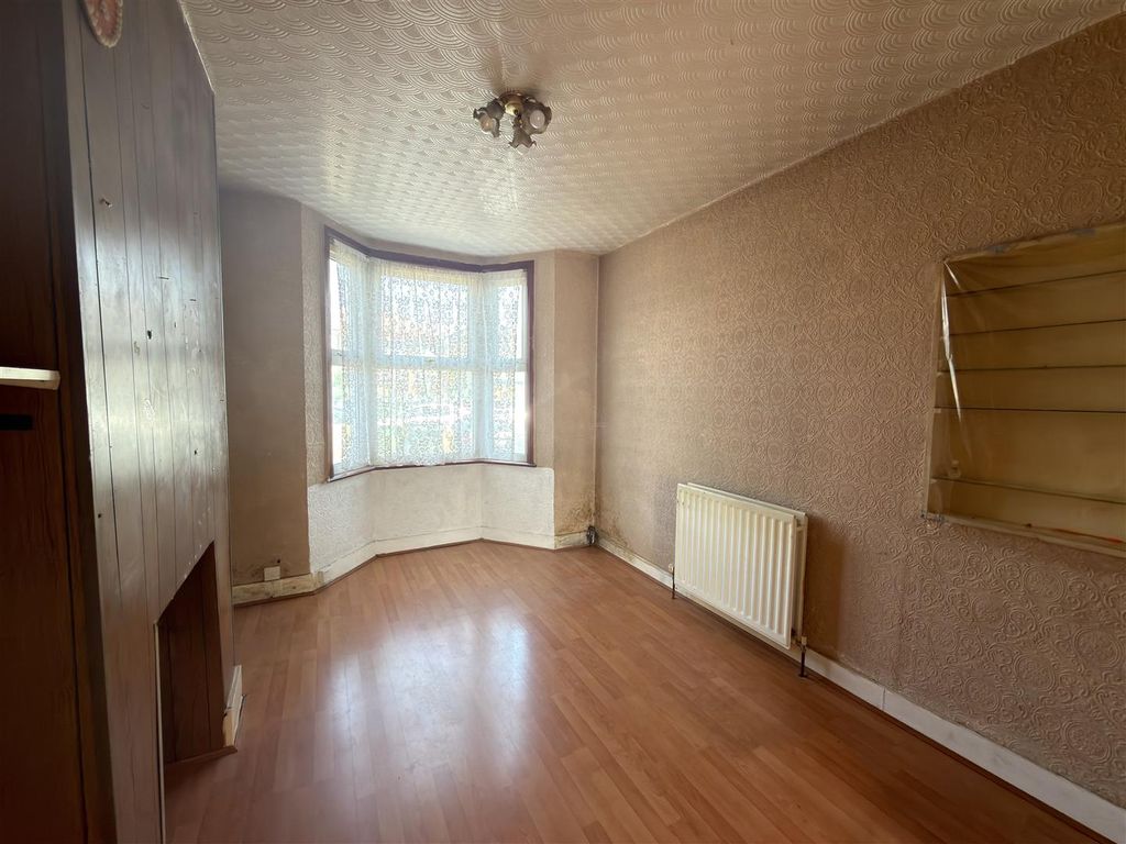 Property photo 3 of 14 50 Boleyn Road-12.Jpg