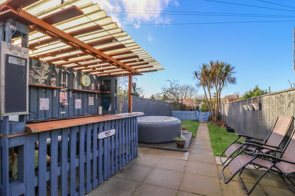 Property photo 3 of 25 4705645