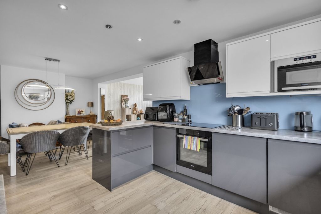 Property photo 3 of 11 CC_Media-21