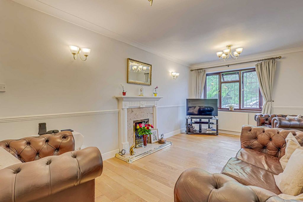Property photo 2 of 33