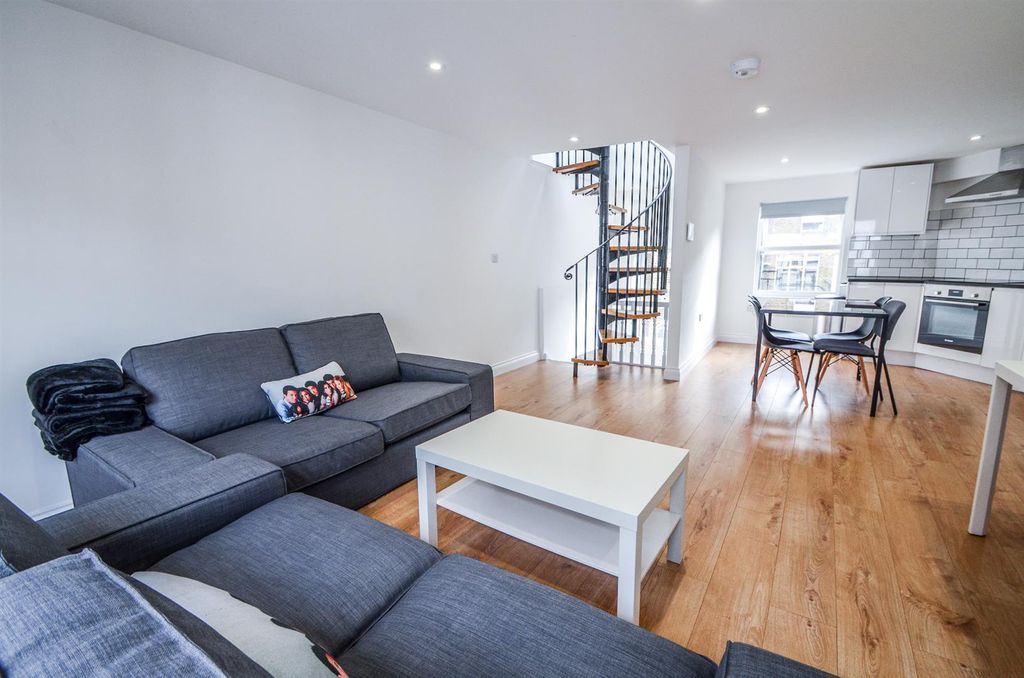 Property photo 1 of 22 Berwick Street
