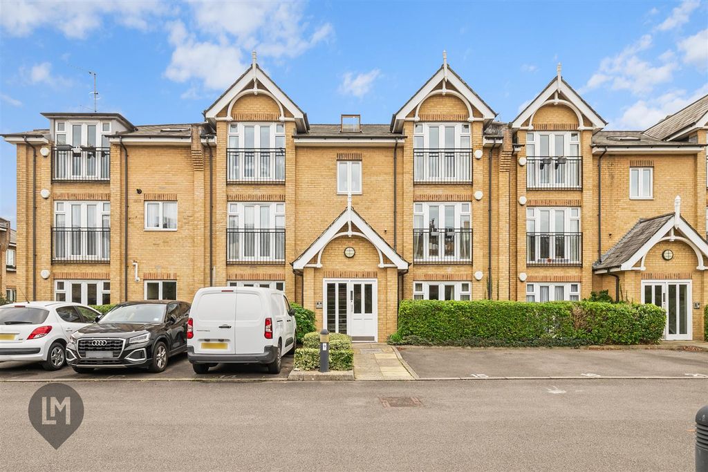 Property photo 3 of 6 External