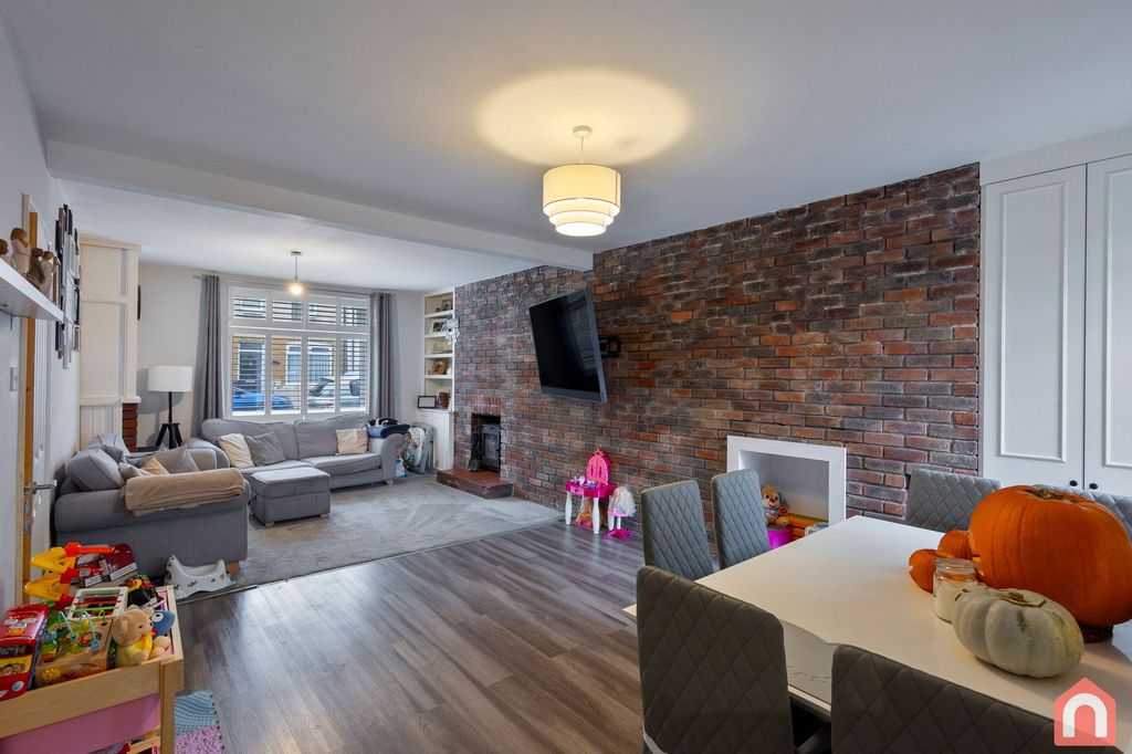 Property photo 3 of 14