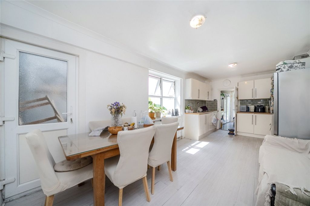 Property photo 3 of 10 Kitchen/Diner