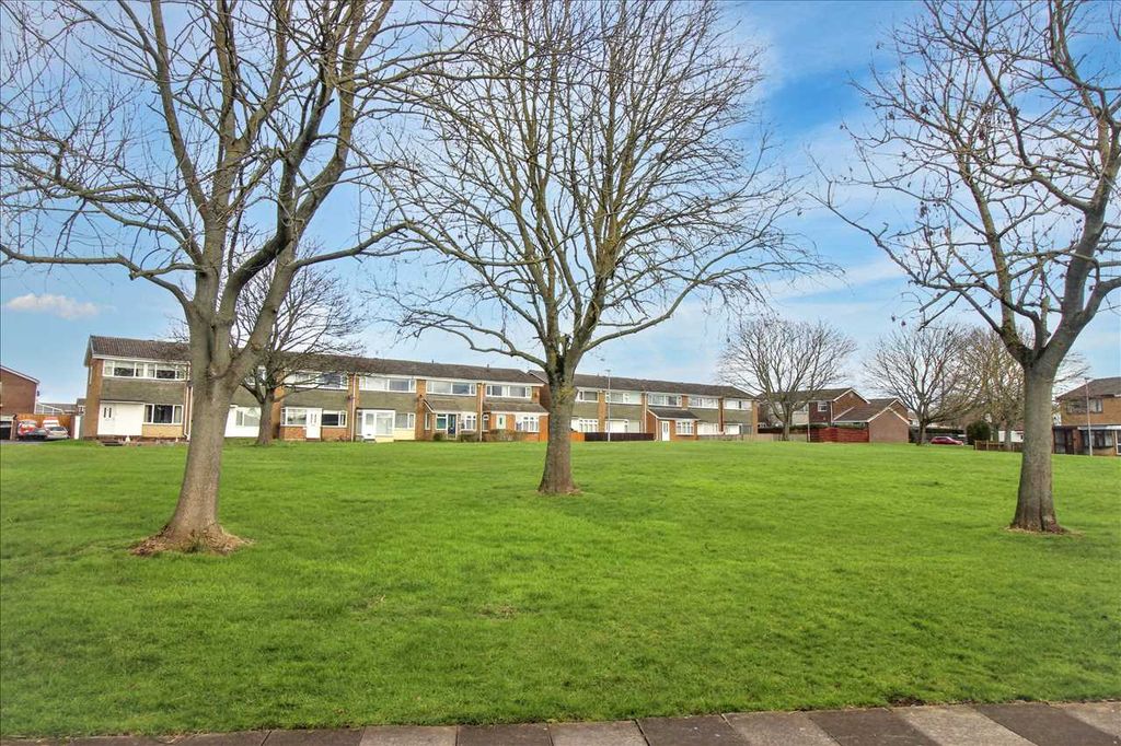 Property photo 2 of 7 Front Aspect