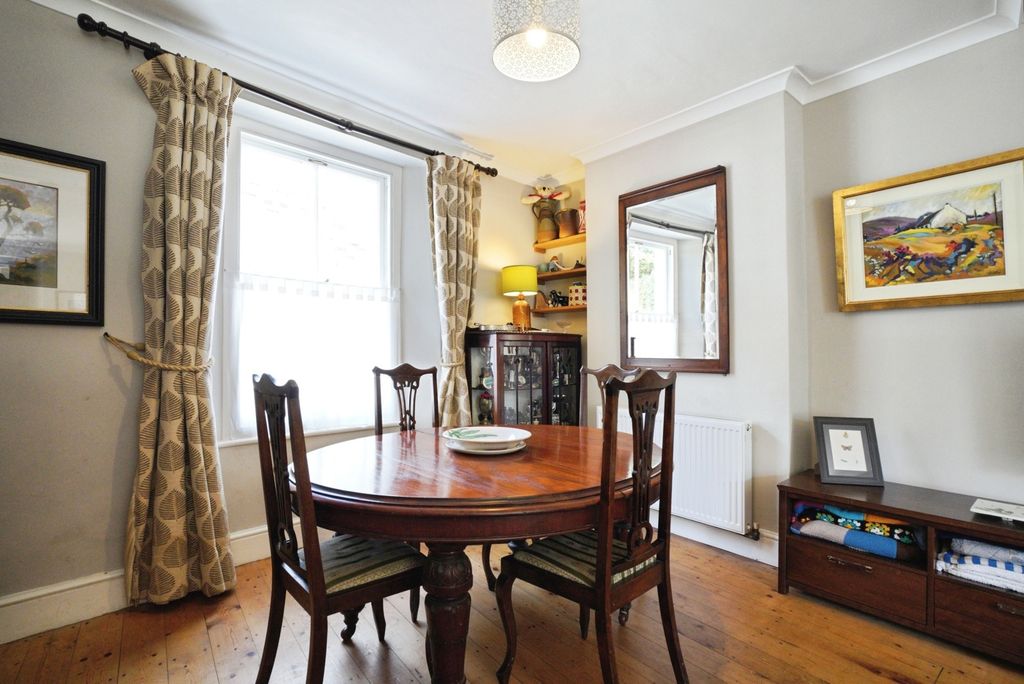 Property photo 3 of 17 Photo