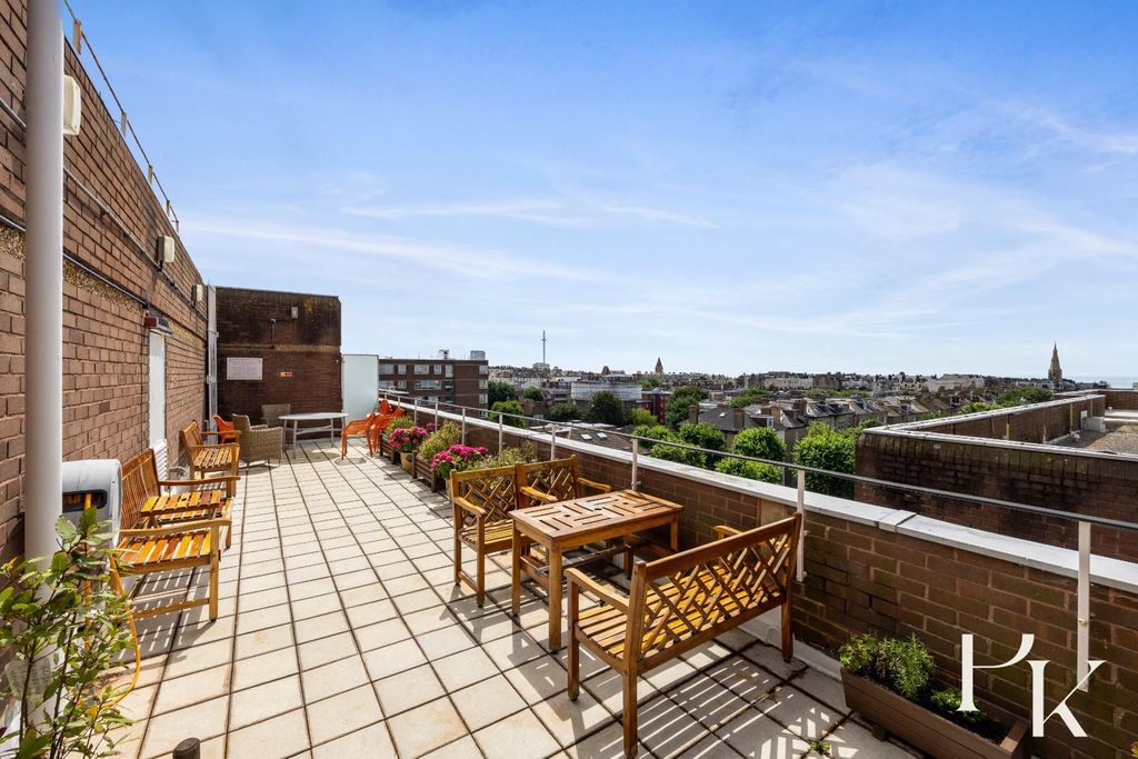 Property photo 3 of 20 Roof Terrace