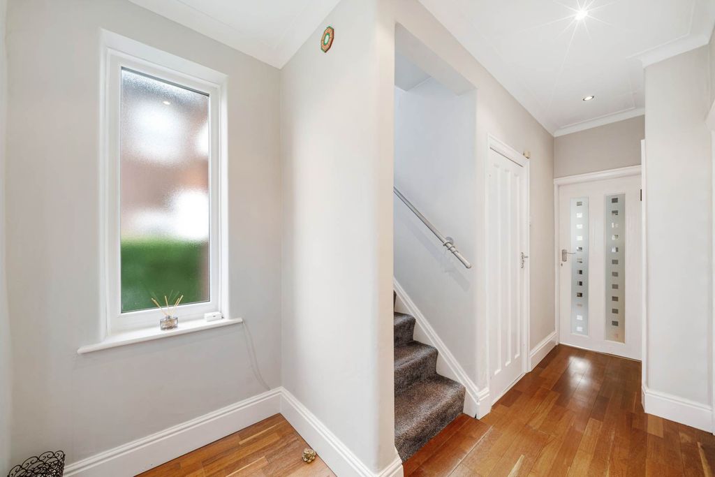 Property photo 2 of 30