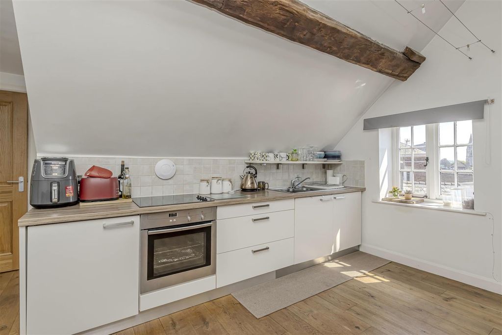 Property photo 3 of 14 Living Kitchen