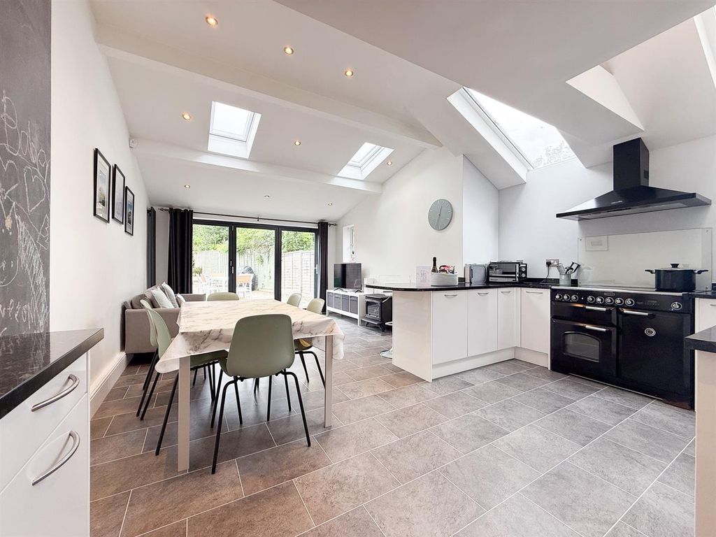 Property photo 3 of 20 Kitchen