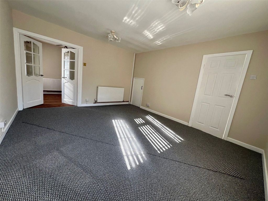 Property photo 2 of 16 Picture No. 10