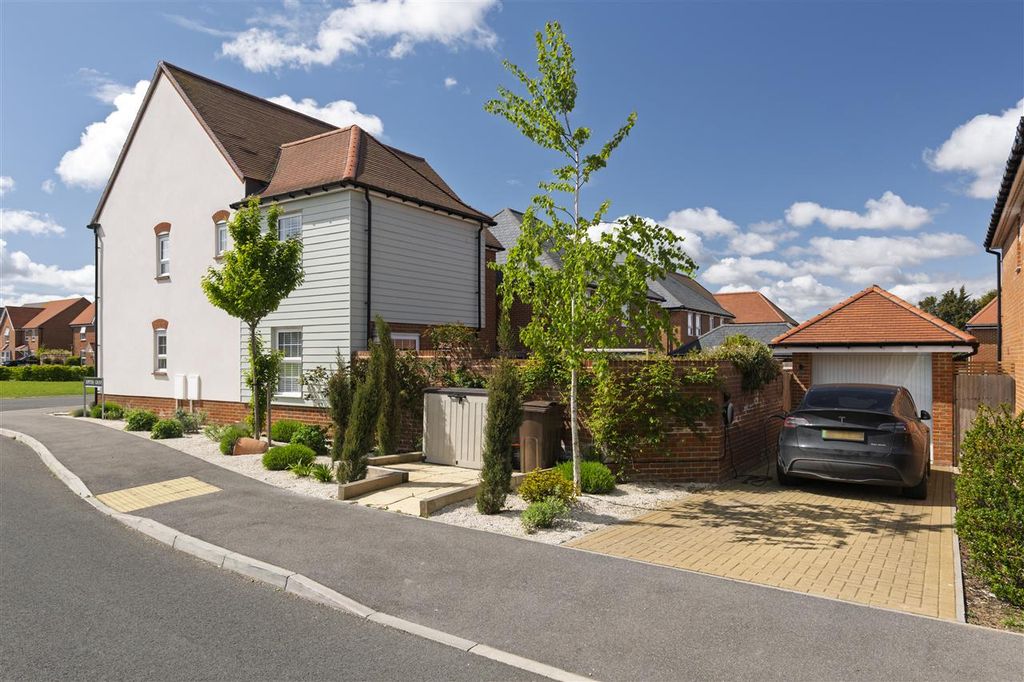 Property photo 2 of 33