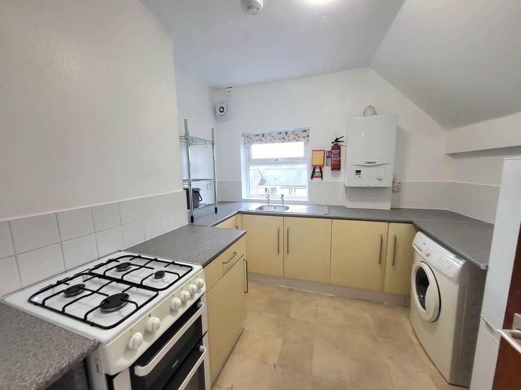 Property photo 3 of 6 Kitchen