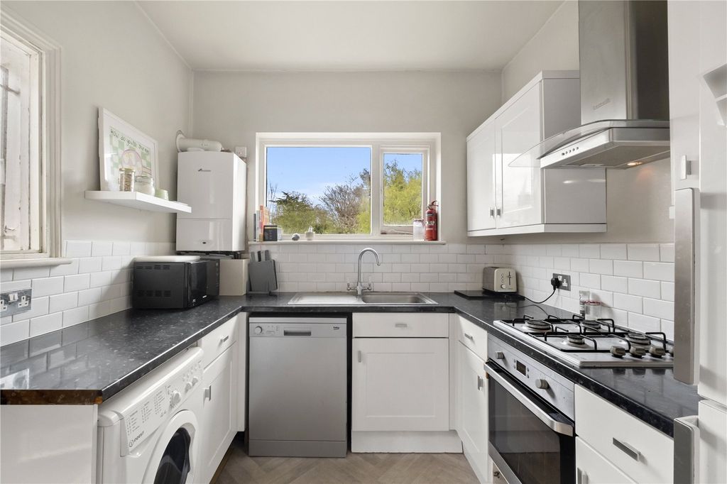 Property photo 2 of 11 Picture No. 14