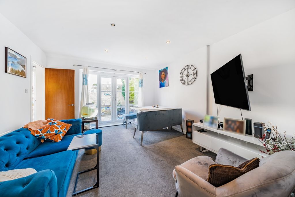 Property photo 1 of 15 998894 (4)