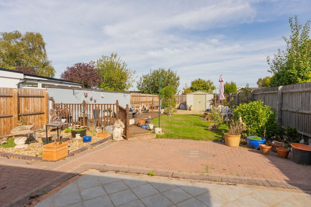 Property photo 3 of 27