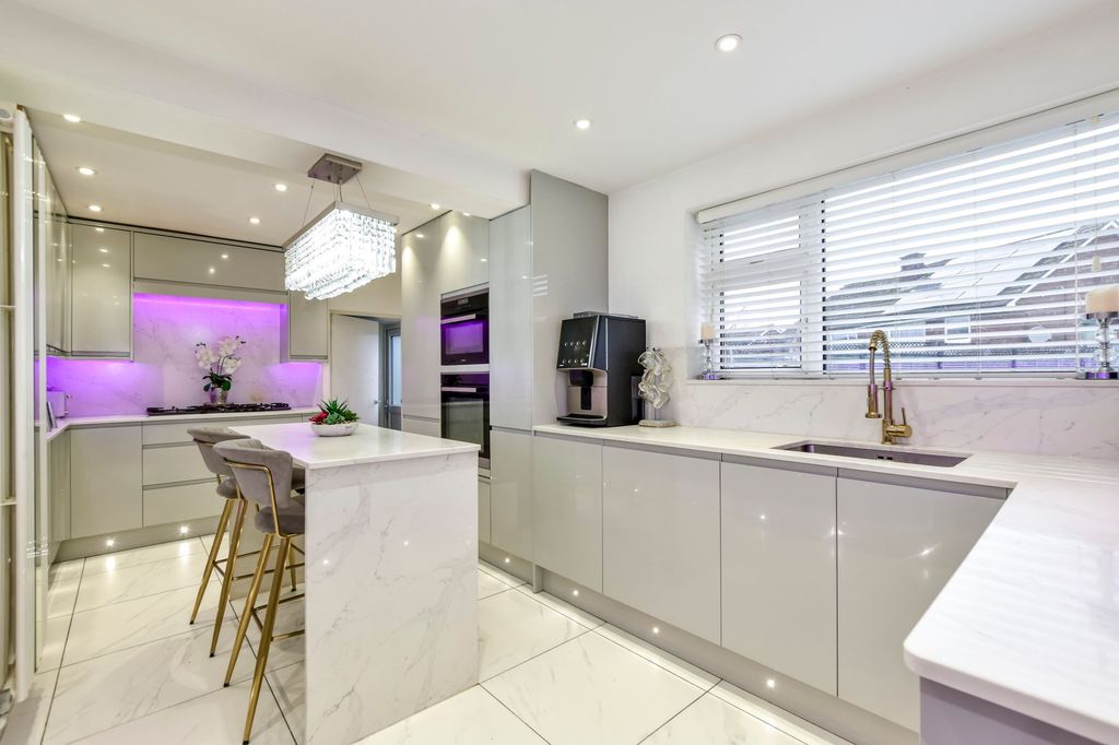 Property photo 3 of 29