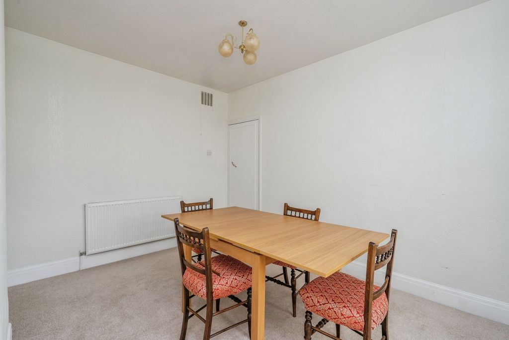 Property photo 3 of 17 Photo