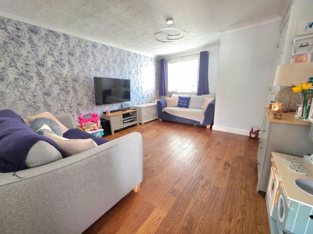 Property photo 2 of 10 Lounge