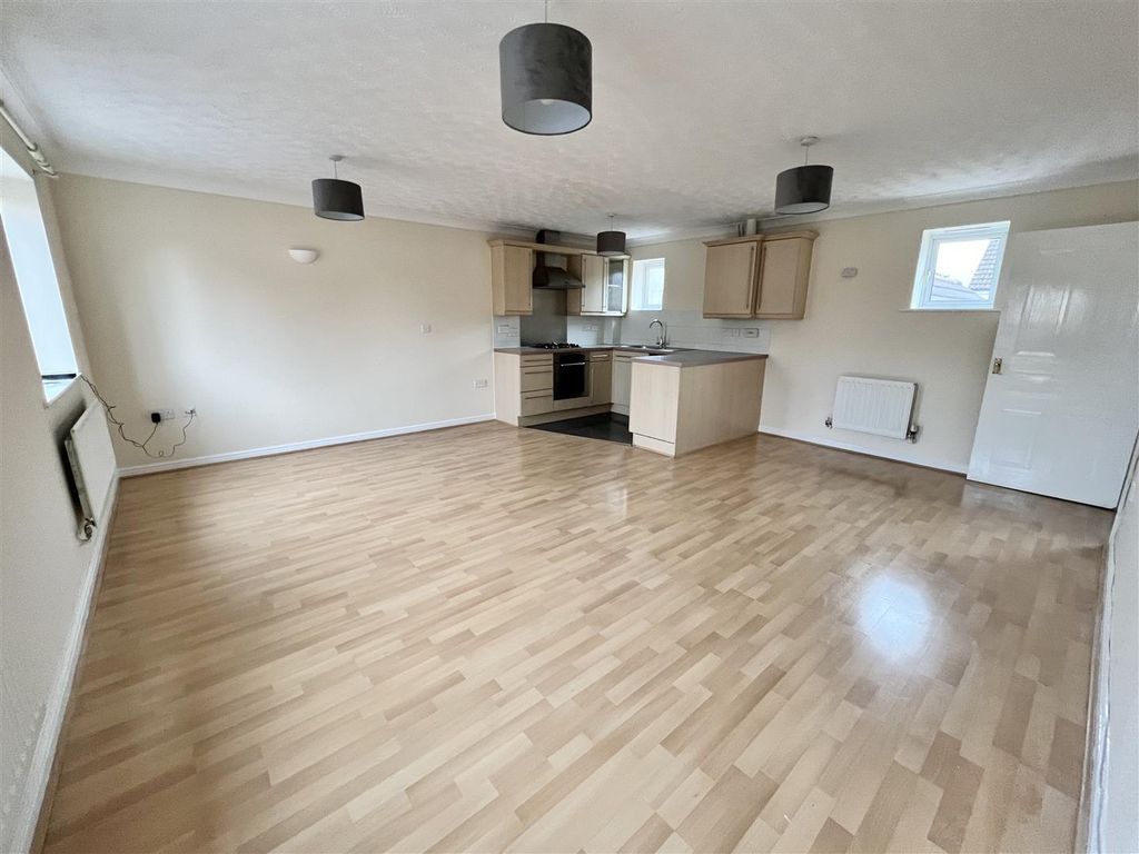 Property photo 3 of 10 Kitchen/Living Room