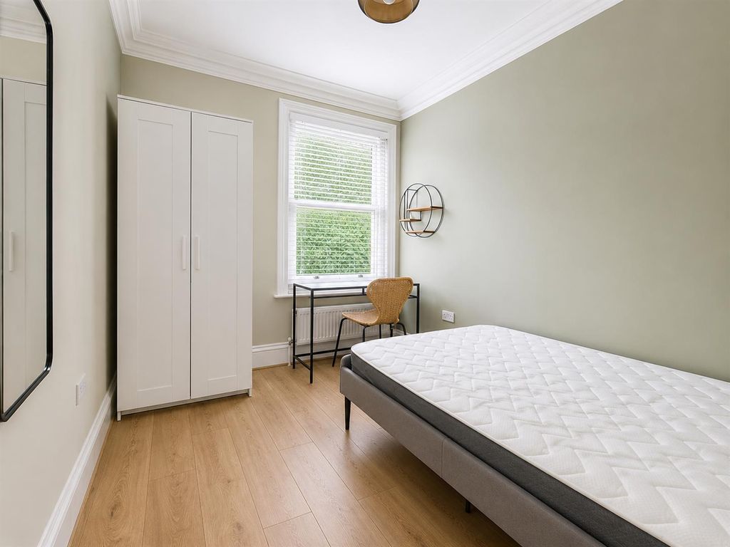 Property photo 2 of 12 Bedroom