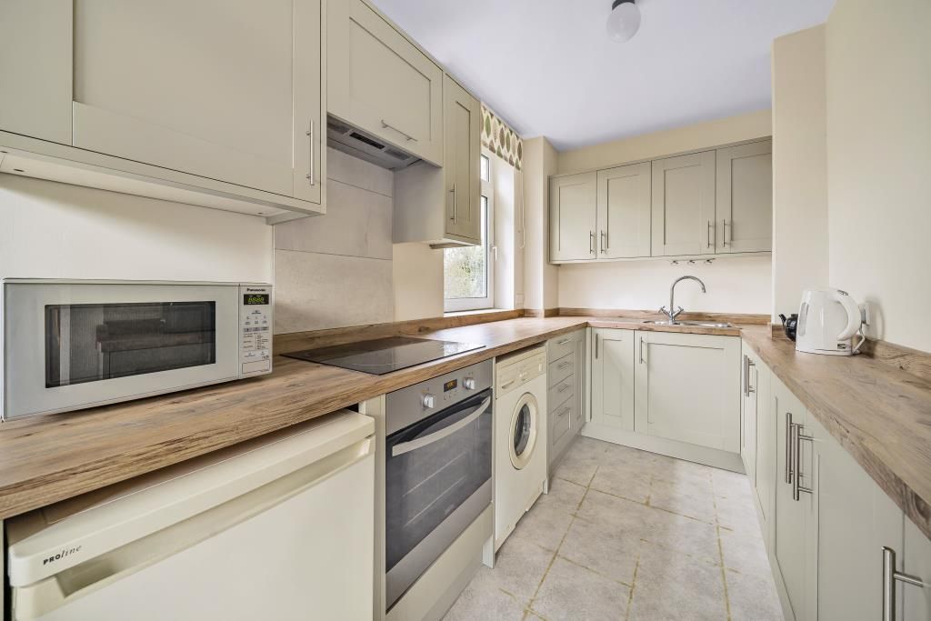 Property photo 3 of 10 Kitchen