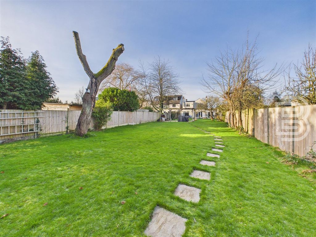 Property photo 2 of 22 Garden (2).Jpg