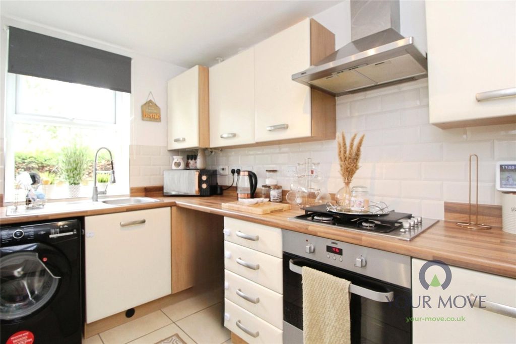 Property photo 3 of 29 Kitchen