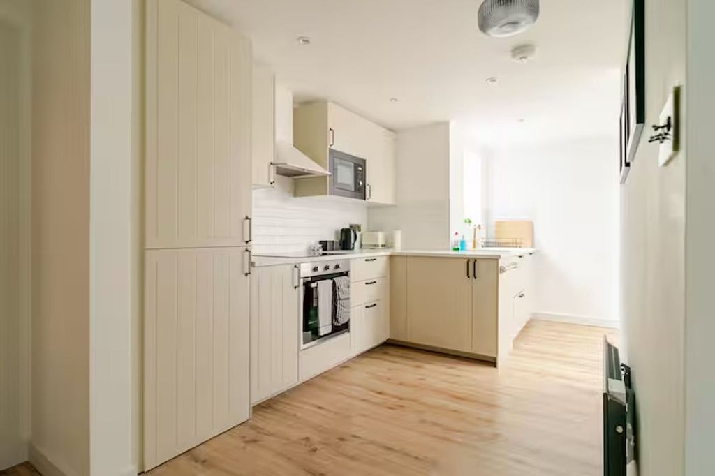 Property photo 2 of 25