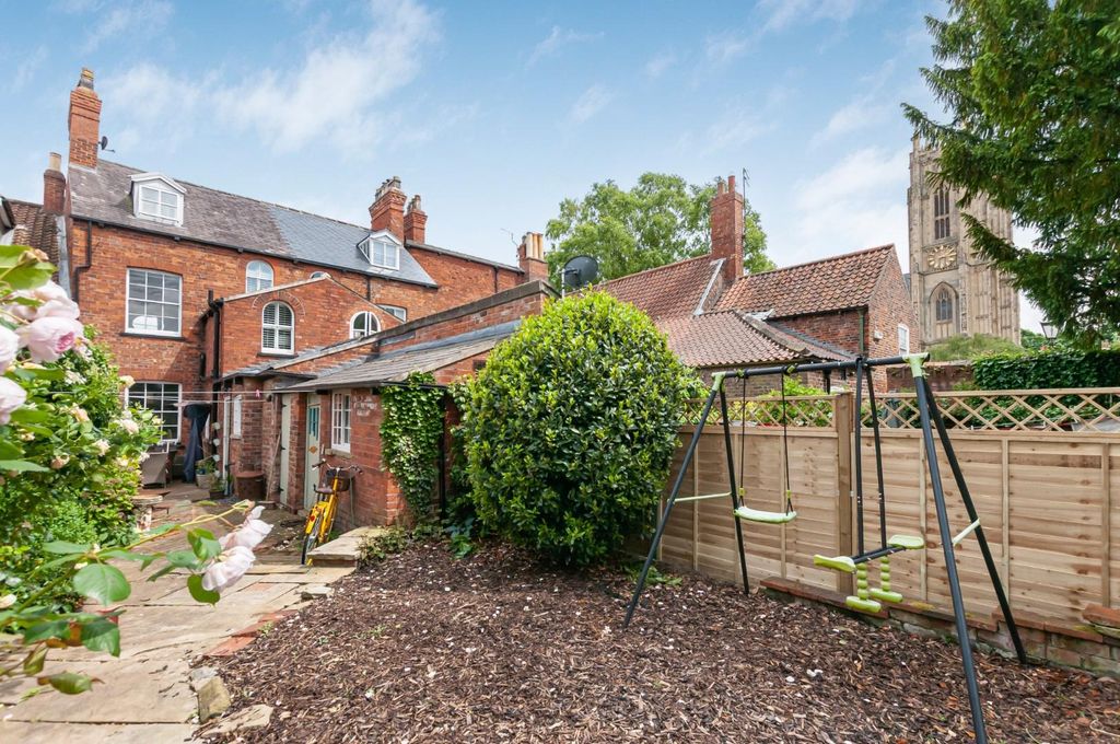 Property photo 1 of 13 32 Highgate16.Jpg