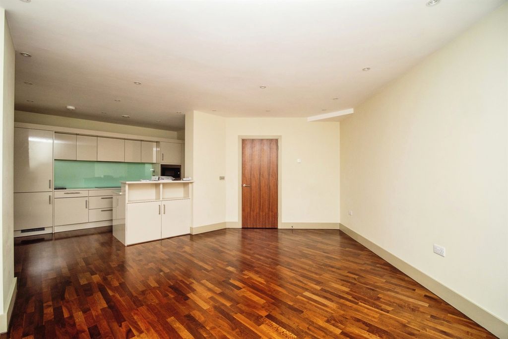 Property photo 3 of 11 Image