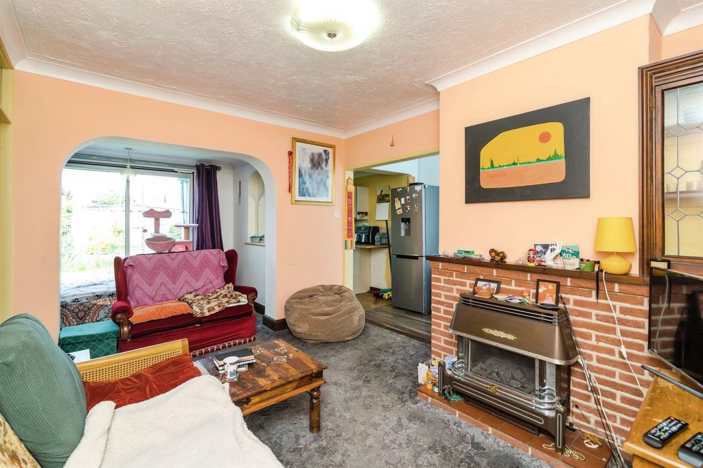 Property photo 2 of 20