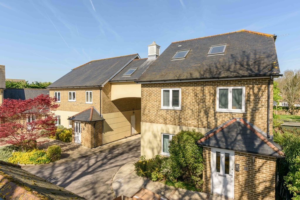 Property photo 1 of 14 Photo 4