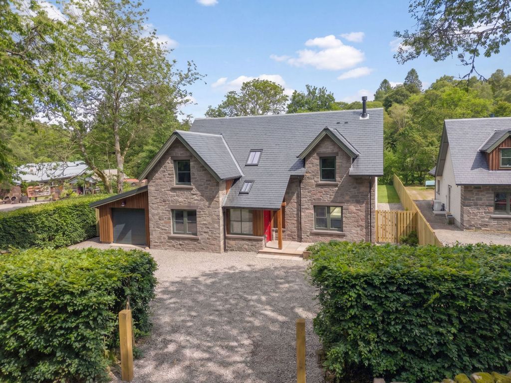 Property photo 2 of 38