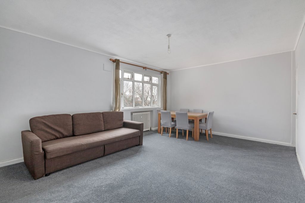 Property photo 1 of 8 Photo 5