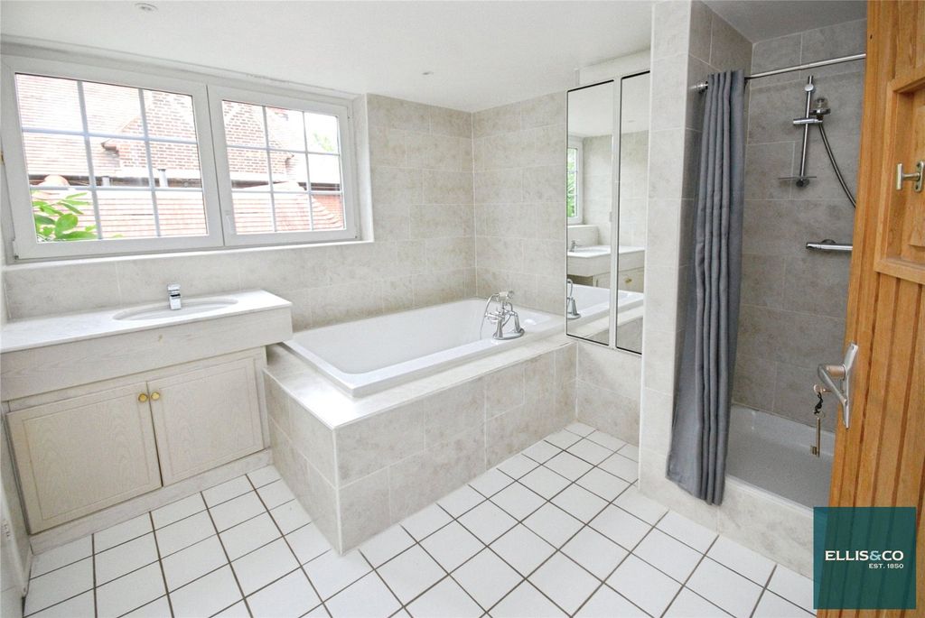 Property photo 3 of 21 Picture No. 50