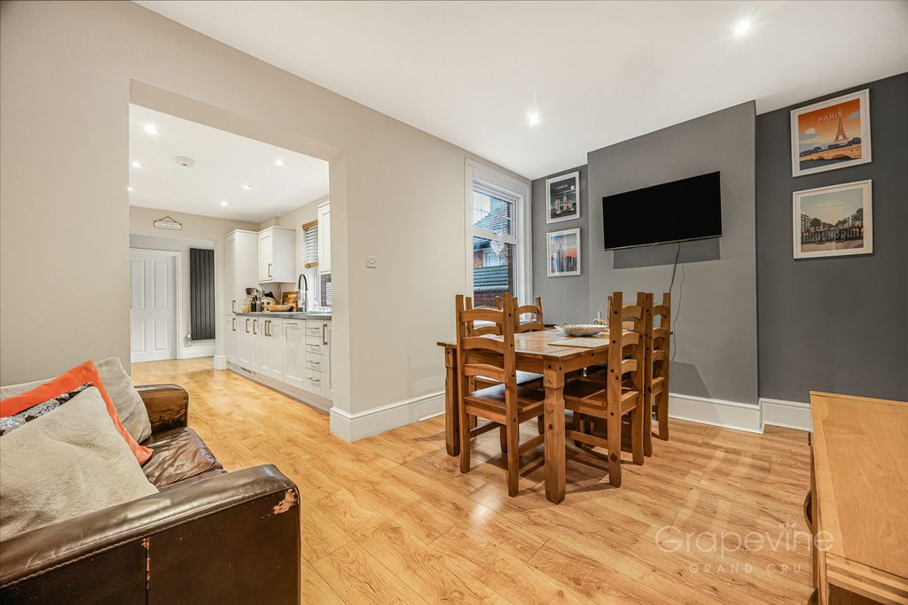 Property photo 3 of 25