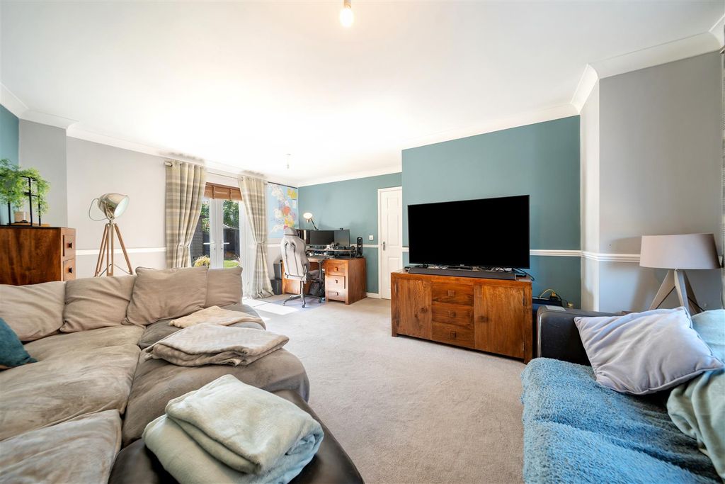 Property photo 3 of 19 116 Jovian Way-31.Jpg