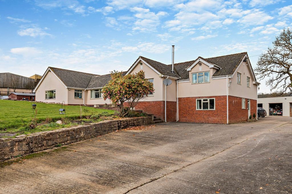 Property photo 3 of 17 Bungalows