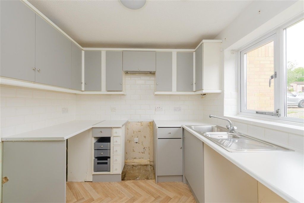 Property photo 3 of 9 Kitchen