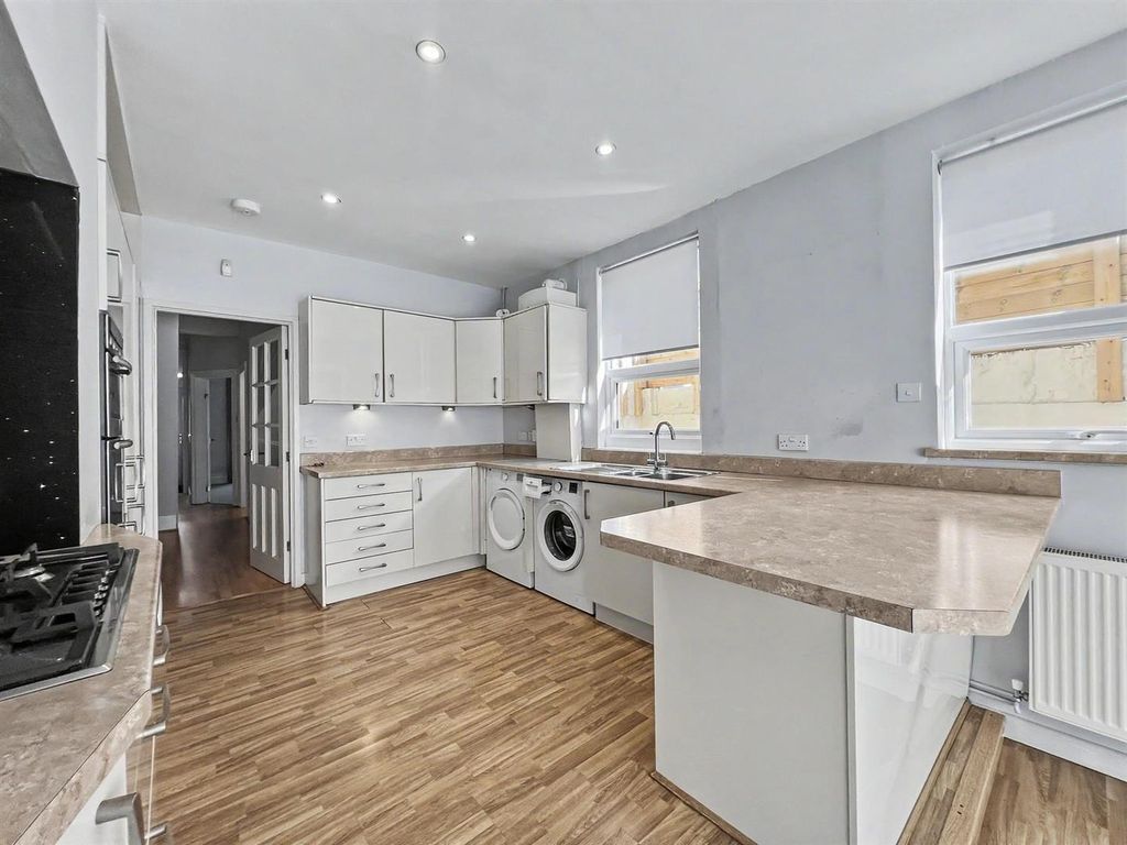 Property photo 2 of 14 Kitchen
