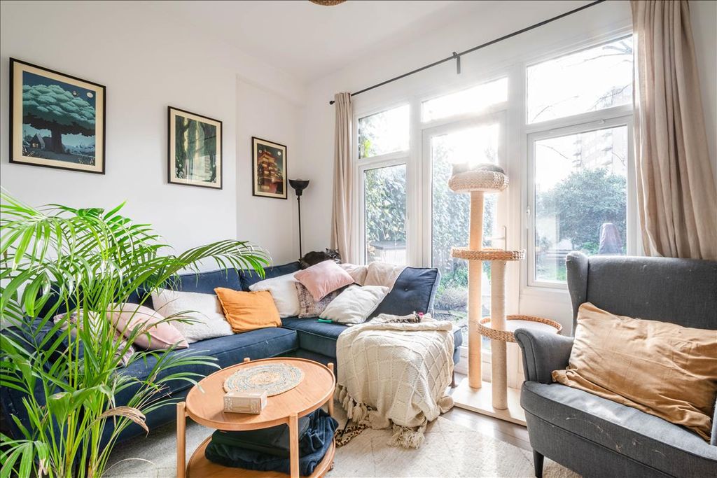 Property photo 3 of 11