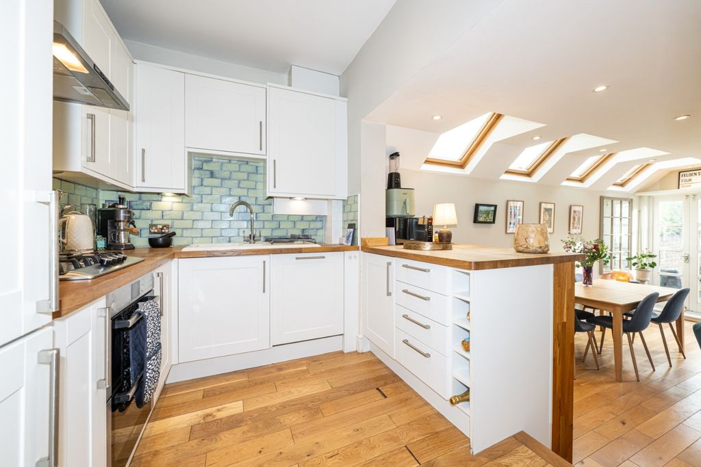 Property photo 3 of 20 5591468