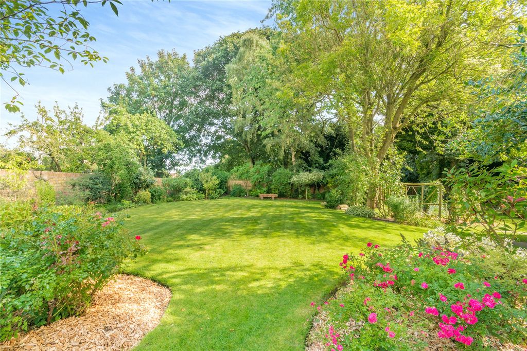 Property photo 3 of 22 Gardens