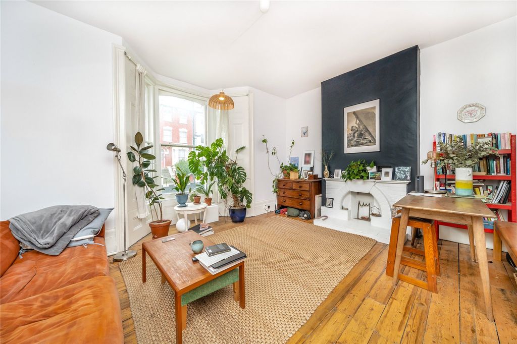 Property photo 2 of 7 Living Room