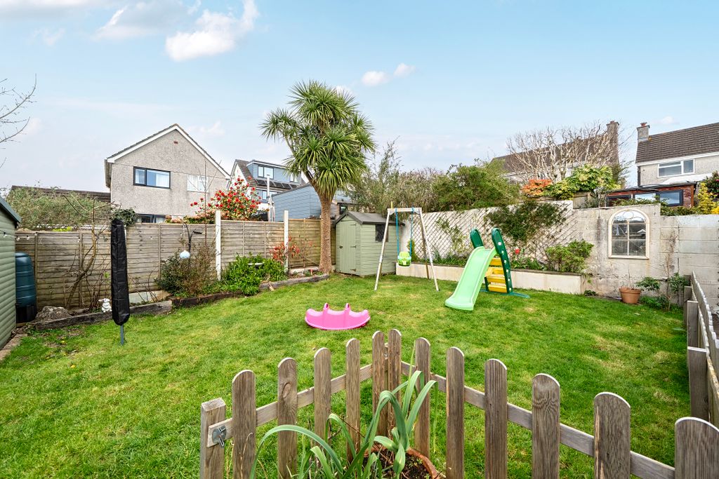 Property photo 2 of 16 1435947-19-69c542422d2Ef