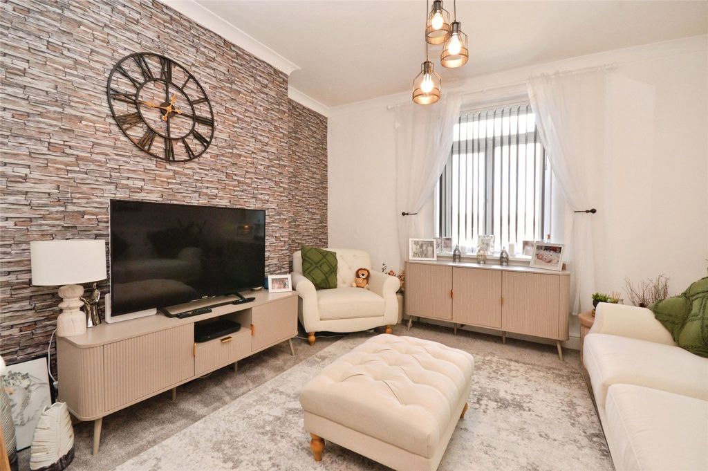 Property photo 2 of 16 Picture No. 10