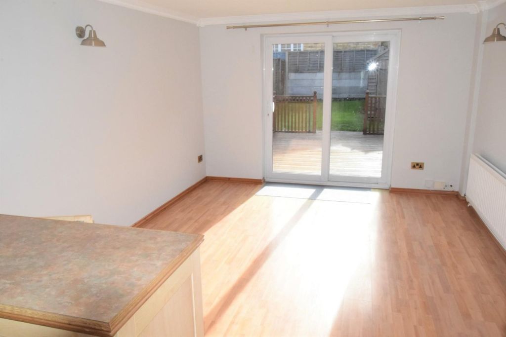 Property photo 2 of 8 5549432